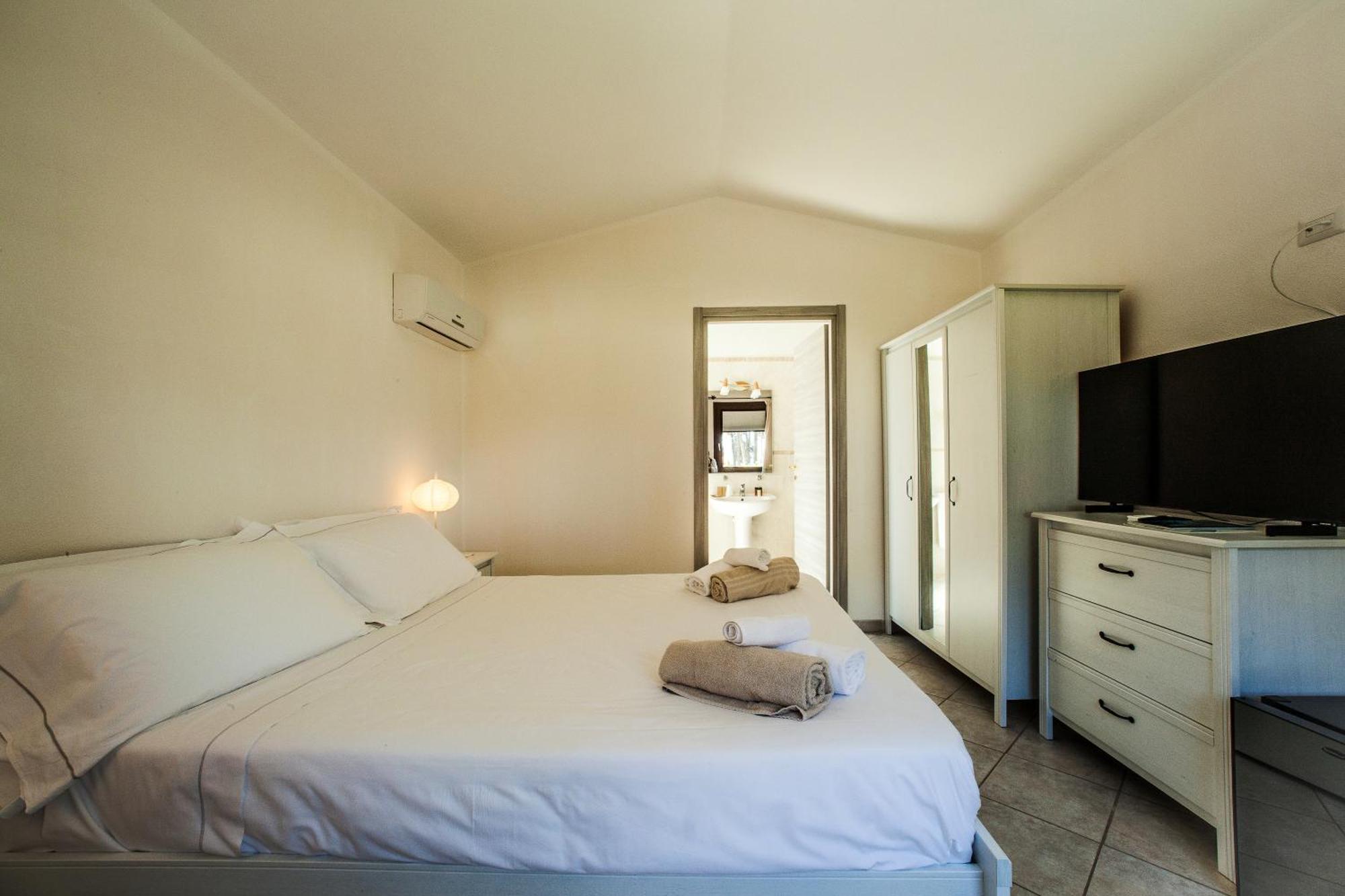 Hotel New Barcavela Santa Margherita di Pula Exterior photo
