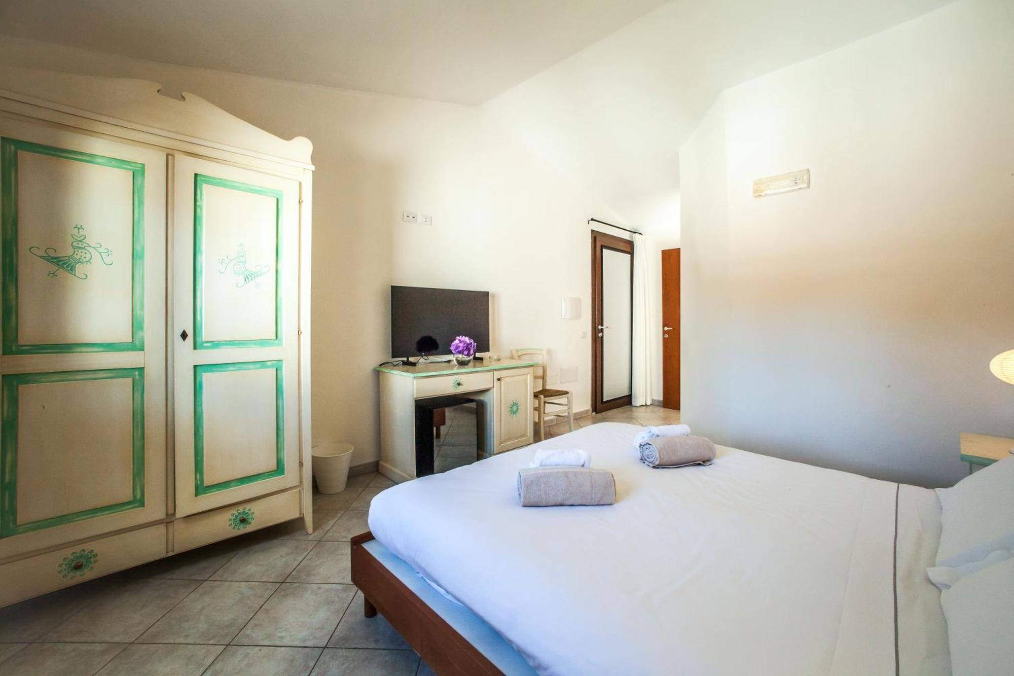 Hotel New Barcavela Santa Margherita di Pula Exterior photo